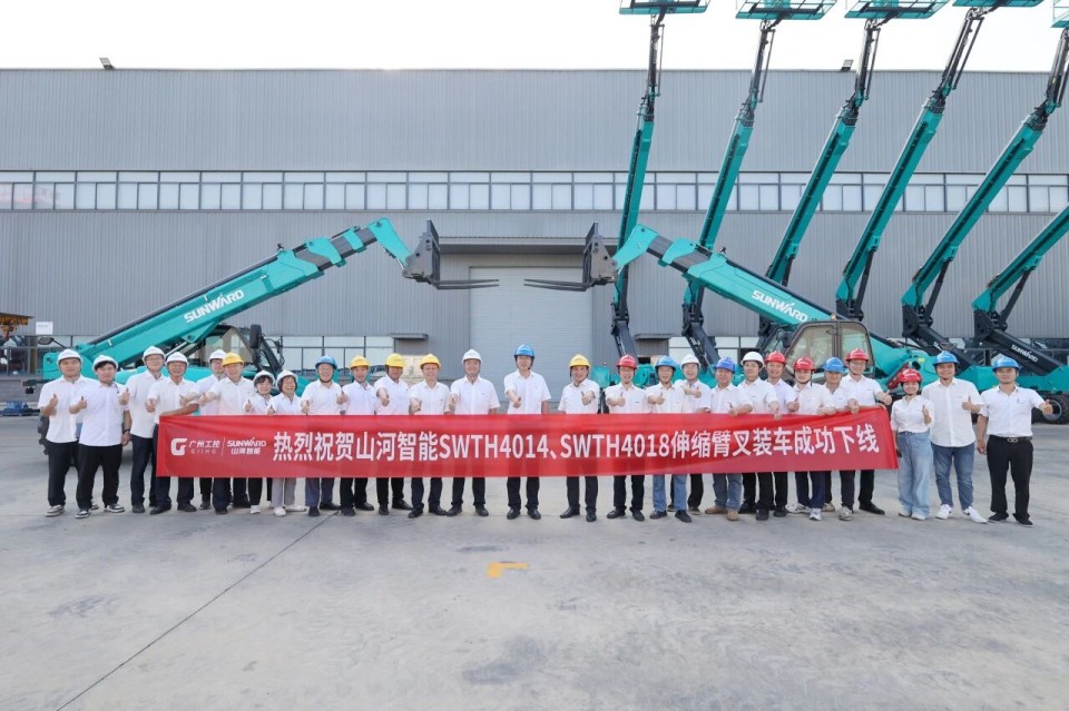 高端机型“双箭齐发”！3499拉斯维加斯线路智能两款伸缩臂叉装车成功下线