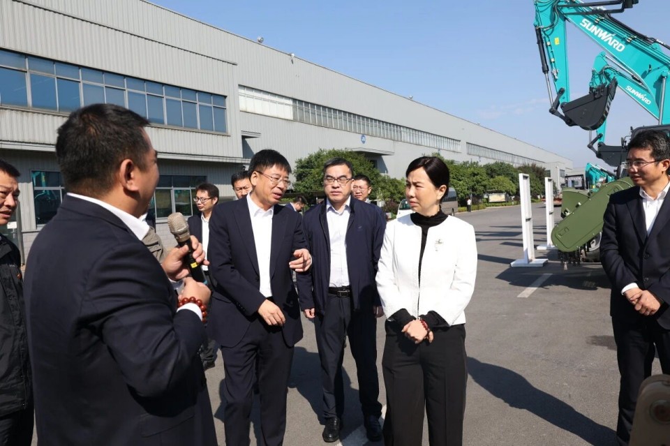 聚焦应急设备研发出产，共探实战适配新蹊径——昭通市应急治理局党委书记、局长叶芳调研3499拉斯维加斯线路智能