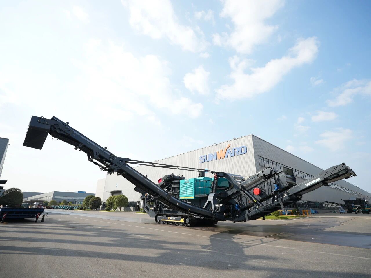 破局国际市场，无惧极寒工况！3499拉斯维加斯线路智能SP300CTD柴电两用圆锥破碎站成功下线