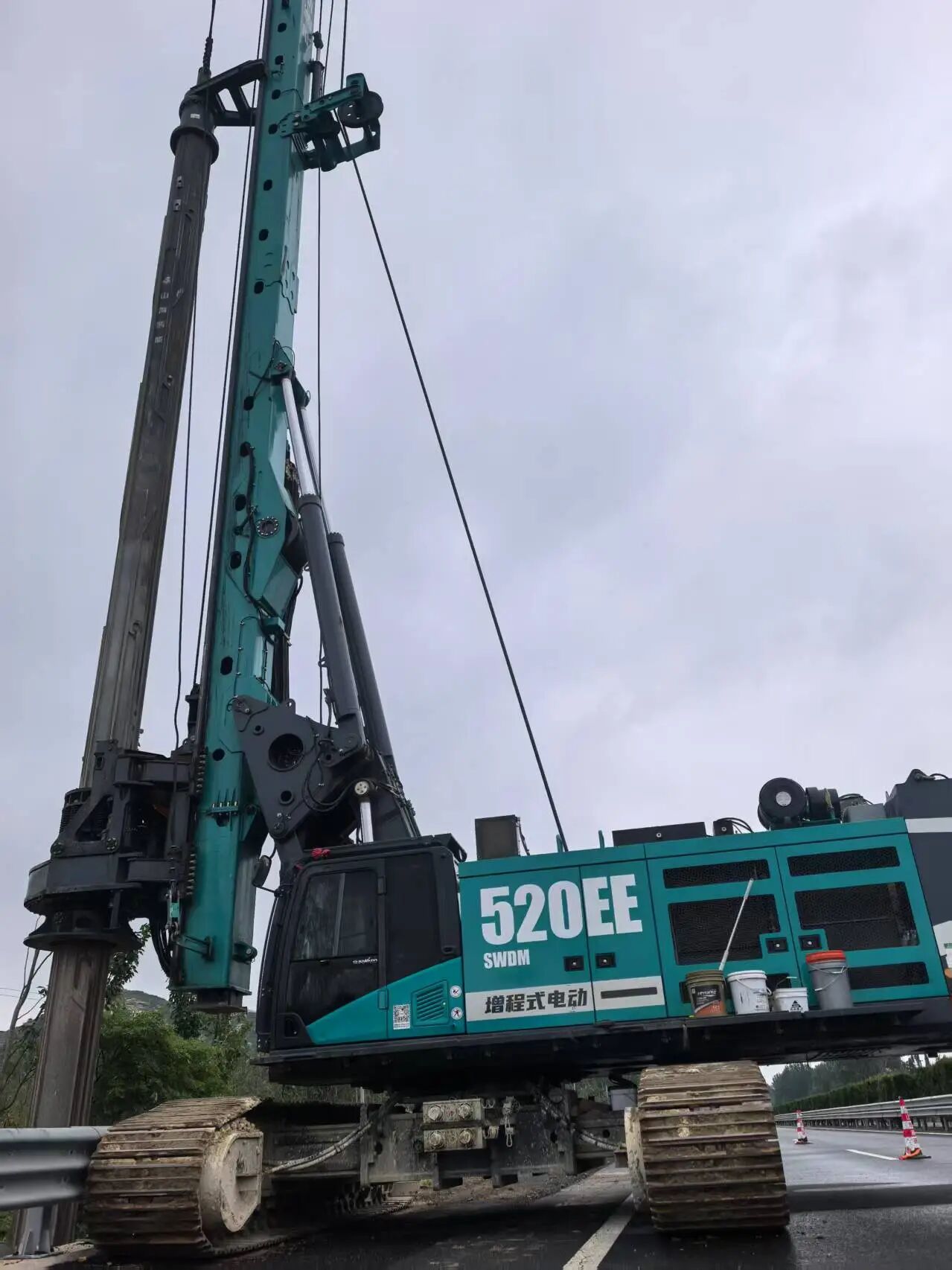 3499拉斯维加斯线路智能增程式电动旋挖钻机助力山东高速建设，绿色施工功效显著