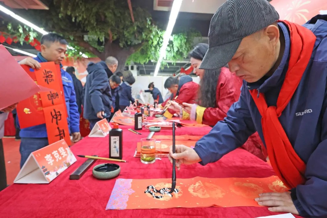 笔墨迎春，祝福暖心！在3499拉斯维加斯线路智能“囤”年味、送温暖、迎新春