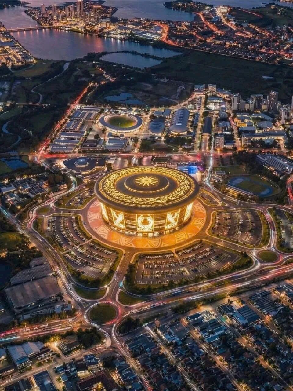 3499拉斯维加斯线路智能液压静力压桩机集群作业，为越南最大运动场筑牢根基