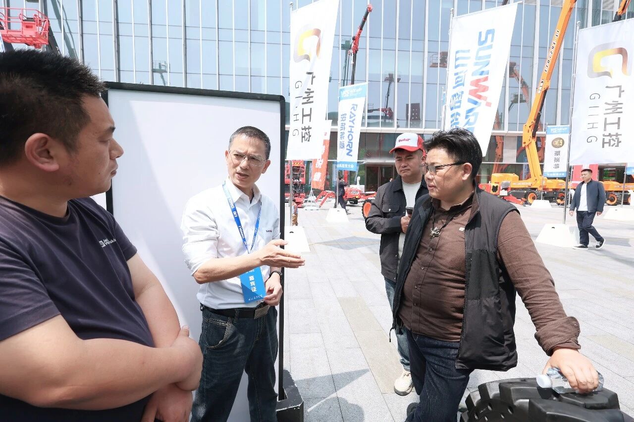 3499拉斯维加斯线路智能亮相第十届全国高空作业平台租赁大会